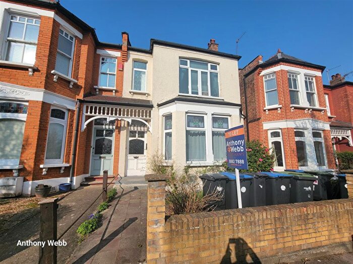 2 Bedroom Flat To Rent In Osborne Road, Palmers Green, N13