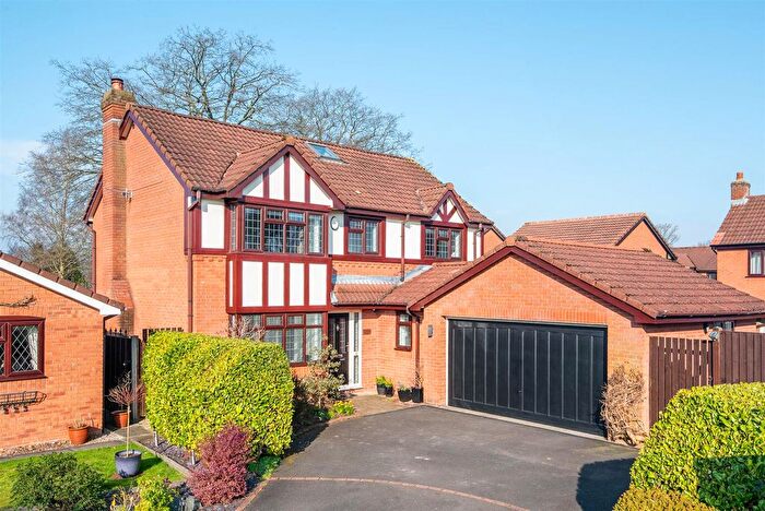6 Bedroom Detached House For Sale In Evergreen Avenue, Leyland, PR25