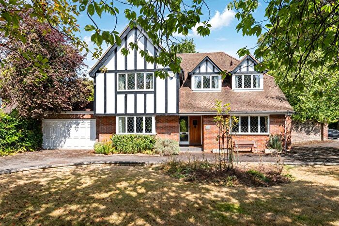 4 Bedroom Detached House For Sale In Dove Park, Chorleywood, Rickmansworth, Hertfordshire, WD3
