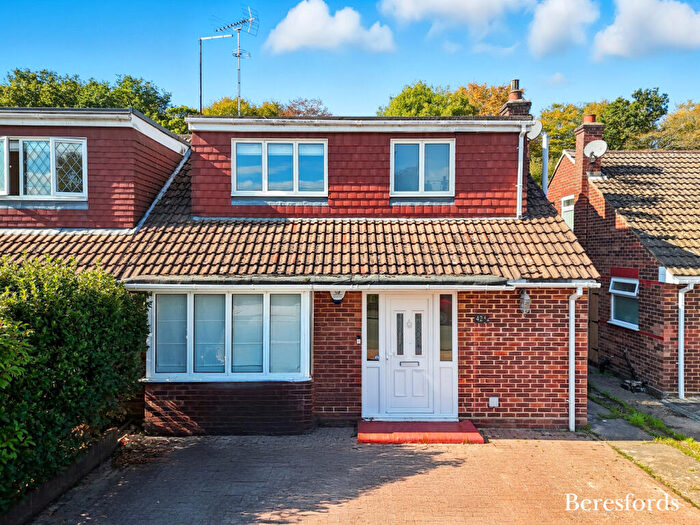 4 Bedroom Semi-Detached House For Sale In Victors Crescent, Hutton, CM13