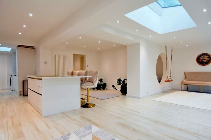 4 Bedroom Detached House For Sale In Avon Drive, Walmersley, Bury, BL9