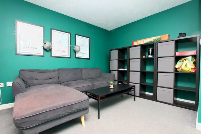 3 Bedroom Flat To Rent In Wright Way, Stapleton, Bristol, BS16