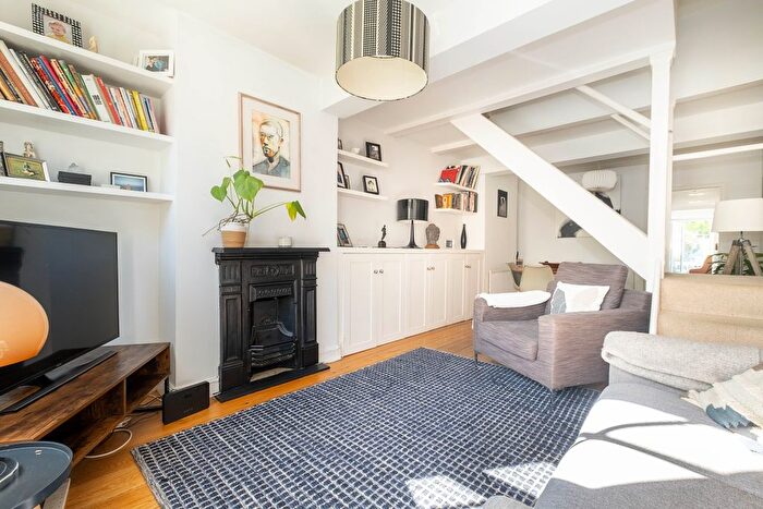 3 Bedroom Cottage To Rent In Victoria Road, Kingston Upon Thames, KT1