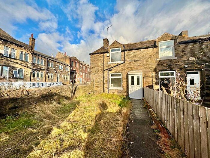 2 Bedroom Detached House For Sale In Gibbet Street, Halifax, HX2