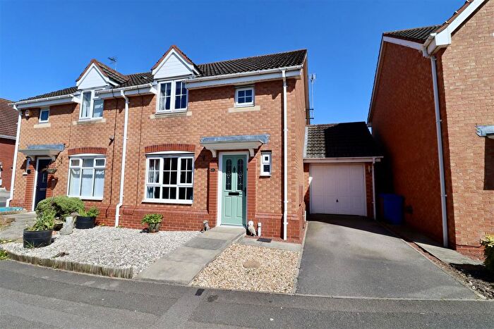 3 Bedroom Semi Detached House For Sale In Sandholme, Market Weighton, York, YO43