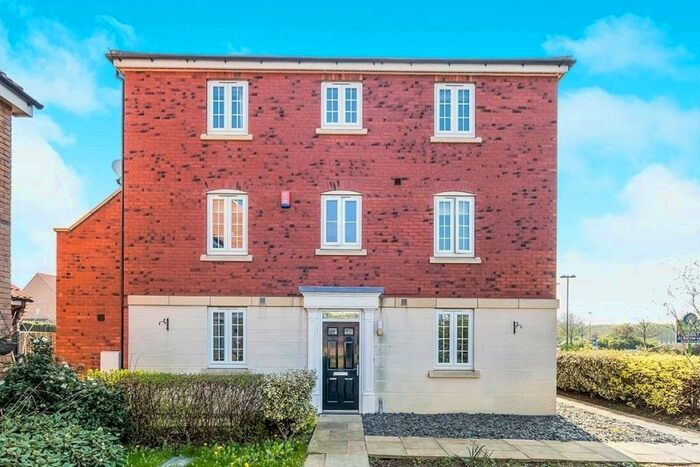 4 Bedroom Semi-Detached House To Rent In Gliwice Way, Doncaster, South Yorkshire, DN4