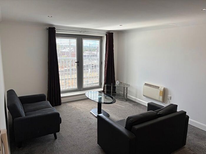 2 Bedroom Flat To Rent In Westgate, Wakefield, WF1