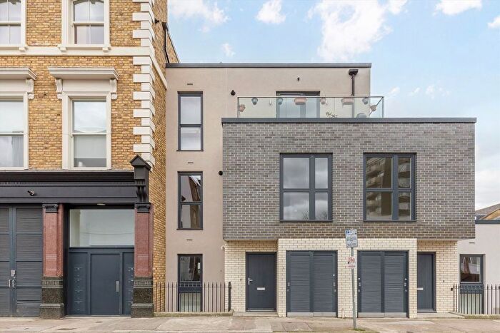 3 Bedroom Flat For Sale In Goldhawk Road, Shepherds Bush, W12