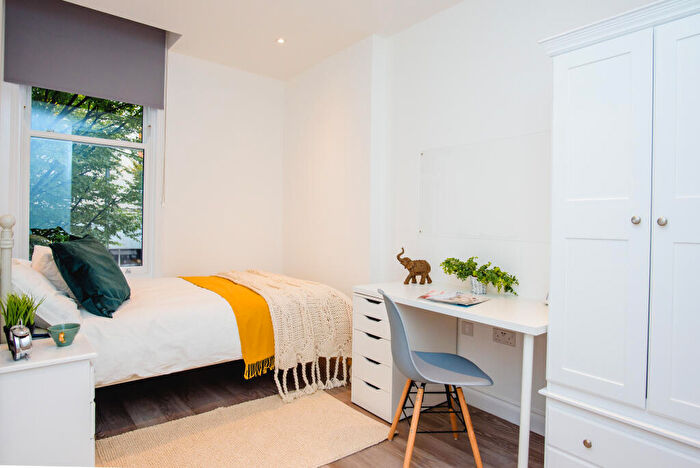 5 Bedroom Flat To Rent In Flat A, Lister Gate - Luxury Bed City Centre Apartment, NG1
