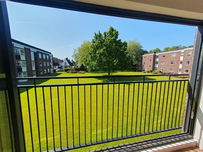 2 Bedroom Flat To Rent In Lancelyn Court, Spital, Wirral, CH63