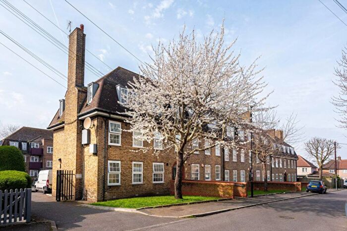 3 Bedroom Flat For Sale In Wingrove Road, Catford, London, SE6