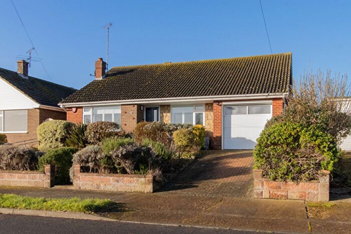 3 Bedroom Bungalow For Sale In Castle Avenue, Broadstairs, CT10