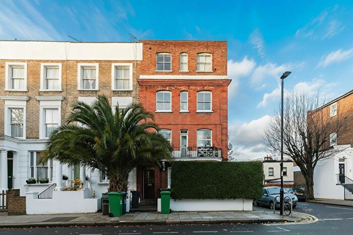 2 Bedroom Flat To Rent In Stanlake Road, Swindon House, W12