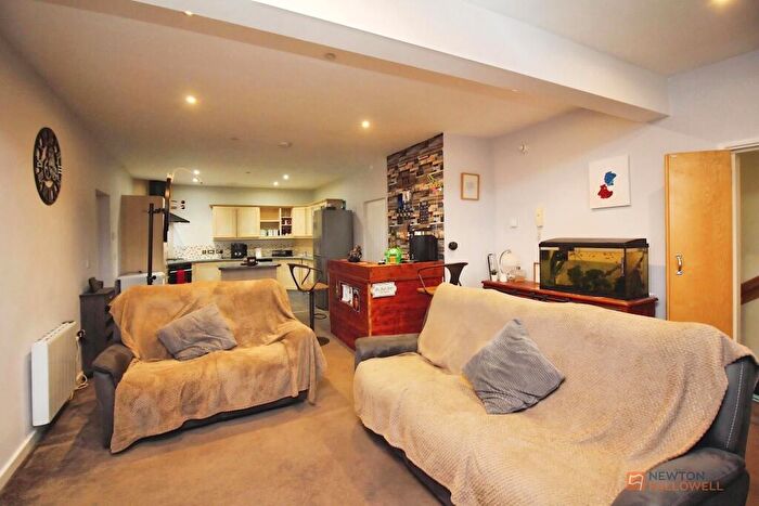 2 Bedroom Flat For Sale In Shilton Road, Barwell, LE9