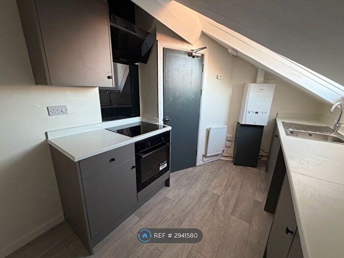 1 Bedroom Flat To Rent In New Queen St, Scarborough, YO12