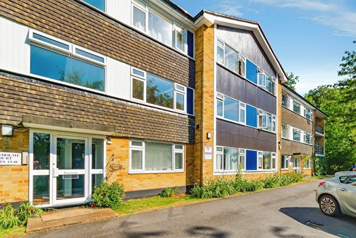 2 Bedroom Flat For Sale In Beechwood Road, Caterham, Surrey, CR3