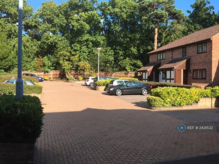1 Bedroom Flat To Rent In Brooklands Road, Weybridge, KT13