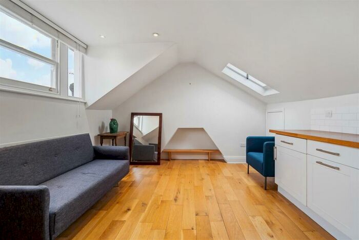 1 Bedroom Apartment To Rent In Thistlewaite Road, E5