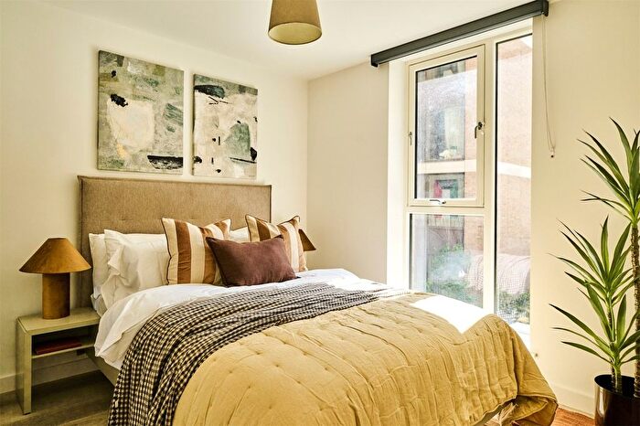2 Bedroom Flat To Rent In Allegro, Exchange Square, The Priory Queensway, Birmingham, West Midlands, B4