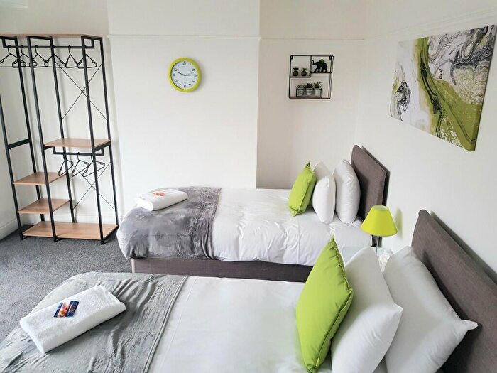 7 Bedroom Terraced House To Rent In Moseley Avenue, Coventry, West Midlands, CV6