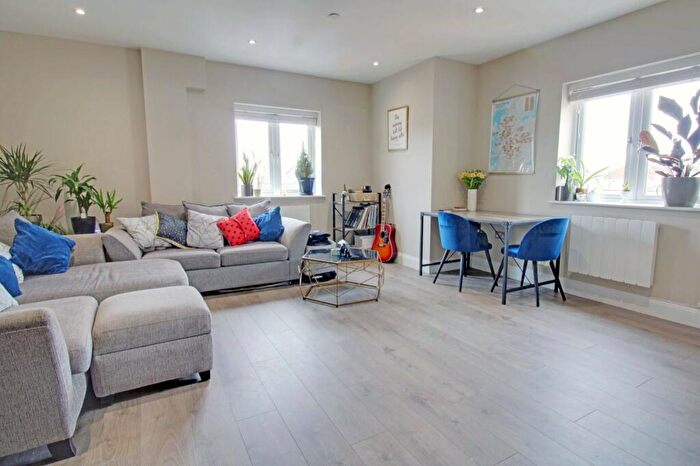 1 Bedroom Apartment To Rent In Chertsey, Surrey, KT16