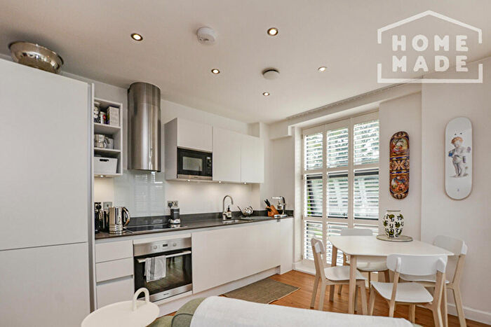 2 Bedroom Flat To Rent In Esker Place, E2