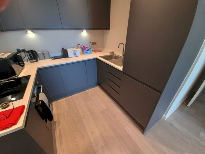 2 Bedroom Apartment To Rent In Jesse Hartley Way, Liverpool, L3