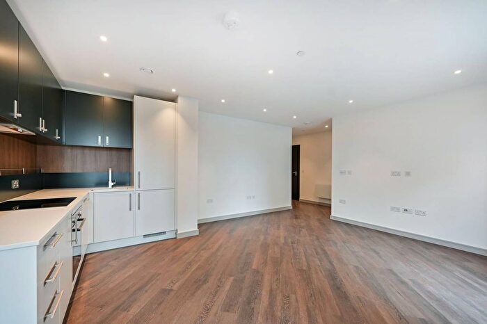 1 Bedroom Flat For Sale In Eden Grove, Staines, TW18