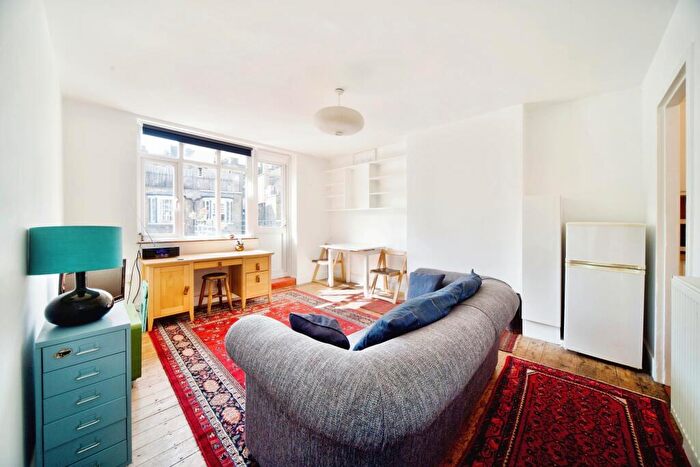 3 Bedroom Flat For Sale In Bevenden Street, London, N1
