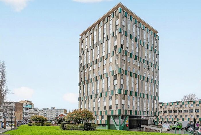 2 Bedroom Flat To Rent In Alzette House, Mace Street, London, E2