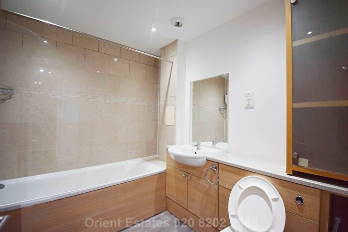 2 Bedroom Flat For Sale In Greyhound Hill, Hendon, NW4