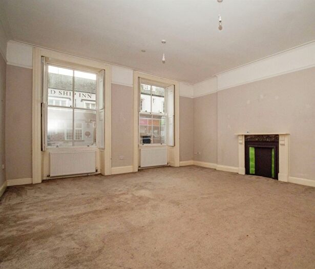 1 Bedroom Flat For Sale In Salisbury Mews, High Street, Fordington, Dorchester, DT1