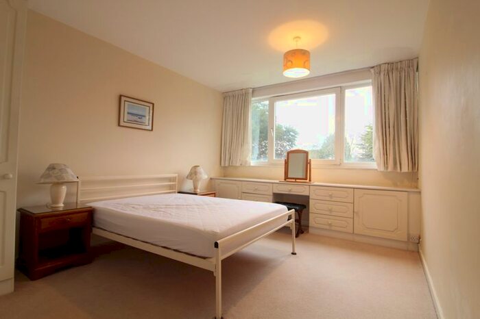 3 Bedroom Flat To Rent In Eastmead Lane, Stoke Bishop, Bristol, BS9