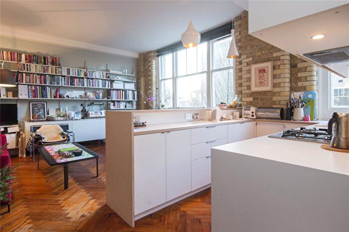 2 Bedroom Flat To Rent In Colonnades Apartments, Sylvester Road, London, E8