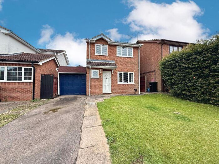 3 Bedroom Detached House For Sale In Albury Close, Luton, LU3