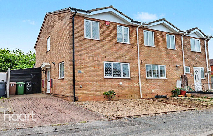 2 Bedroom Semi Detached House For Sale In Falstone Green, Luton, LU2