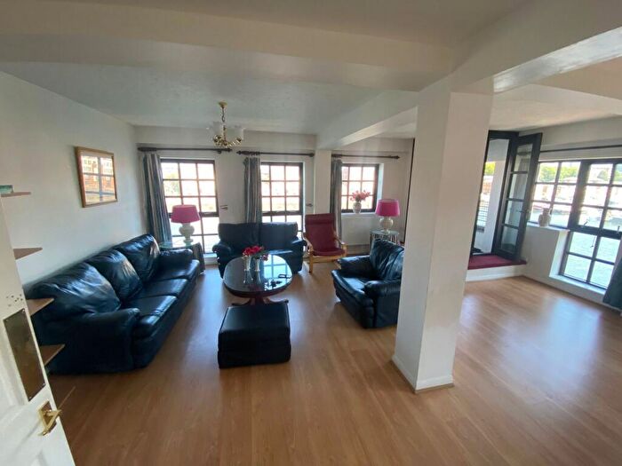 4 Bedroom Flat To Rent In Rope Street, SE16
