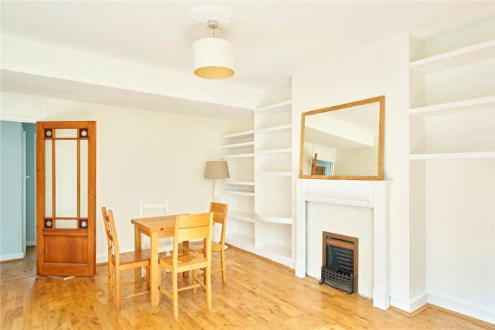 2 Bedroom Flat To Rent In Approach Road, Reynolds House Approach Road, E2