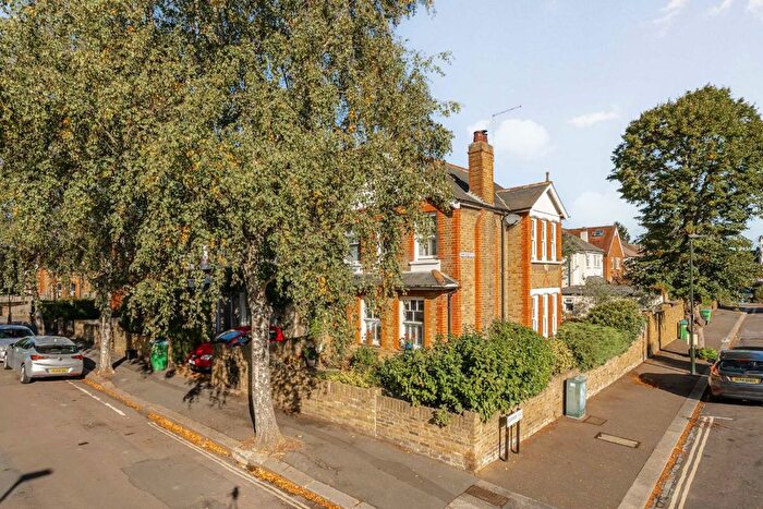 3 Bedroom Detached House For Sale In Princes Road, Teddington, TW11