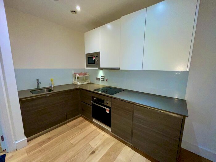 1 Bedroom Flat To Rent In Trinity Square, - Staines Road, Hounslow, Greater London, TW3