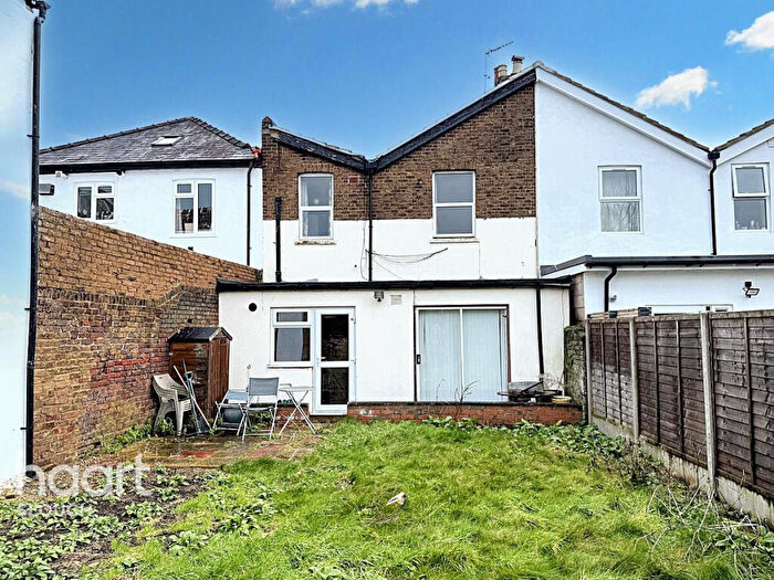 3 Bedroom Terraced House For Sale In Park Street, Slough, SL1