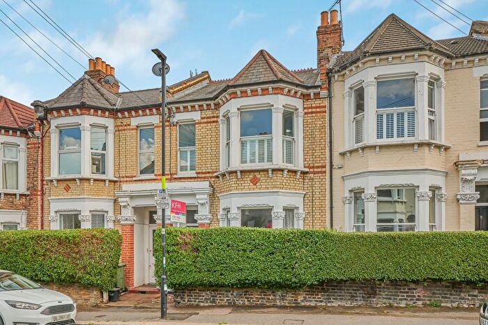 2 Bedroom Flat For Sale In Wimbart Road, Brixton, London, SW2