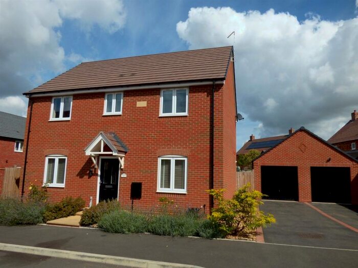 4 Bedroom Detached House To Rent In Copeland Avenue, Wellesbourne, CV35