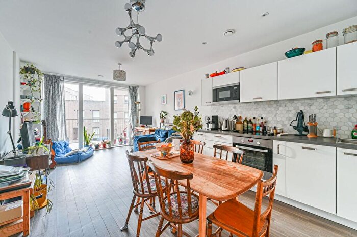 1 Bedroom Flat For Sale In Adenmore Road, Catford, London, SE6