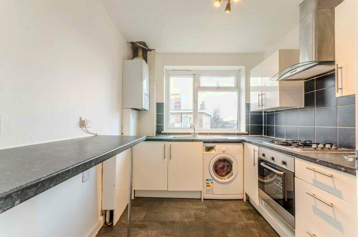 2 Bedroom Flat To Rent In New North Road, Islington, London, N1