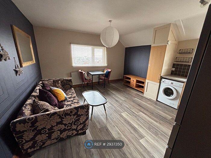 1 Bedroom Flat To Rent In Sketty Road, Swansea, SA2