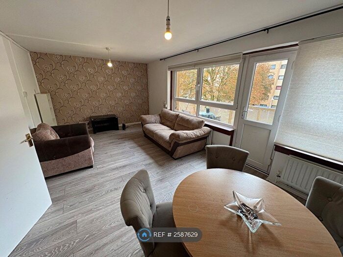 4 Bedroom Flat To Rent In Therfield Court, London, N4
