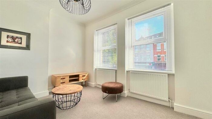 2 Bedroom Flat To Rent In Finchley Road, Childs Hill, Golders Green, NW2