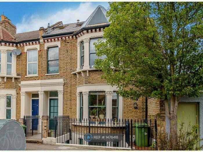 3 Bedroom Flat To Rent In Lyndhurst Grove, London, SE15