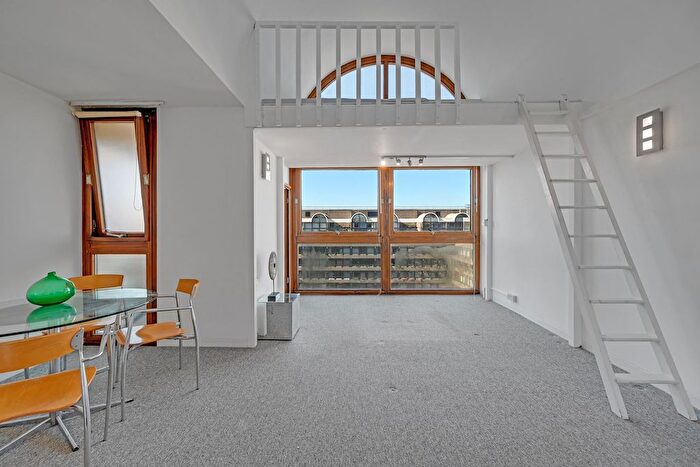 Studio To Rent In Bryer Court, Barbican, City Of London, EC2Y